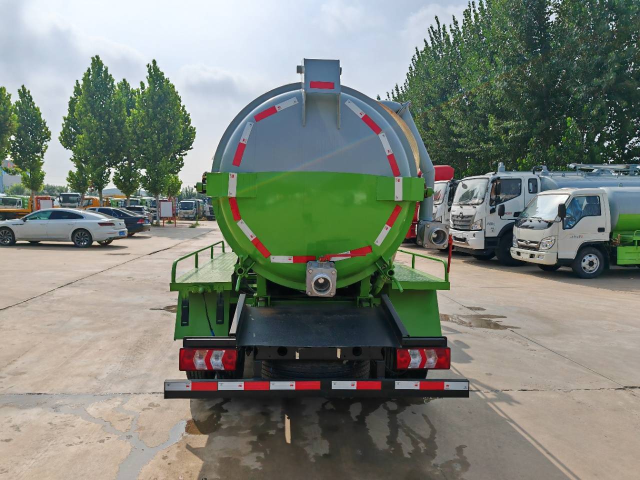 一汽解放5方吸污車 以卓越性能重塑城鄉(xiāng)環(huán)衛(wèi)作業(yè)標(biāo)準(zhǔn)